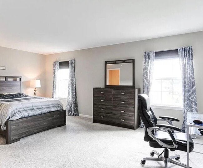 Building Photo - 3 bedroom 2.5 bathroom townhome for rent