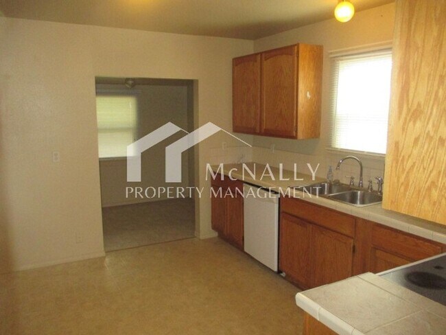 Building Photo - 3928 S Tyler St