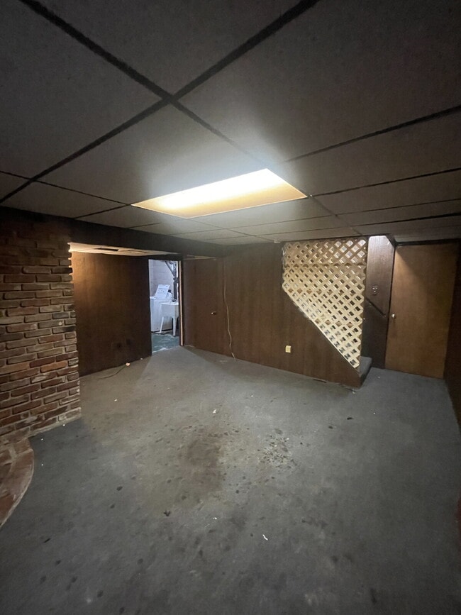 Building Photo - 149 Parkwood Rd