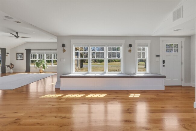 Building Photo - 235 Brook St