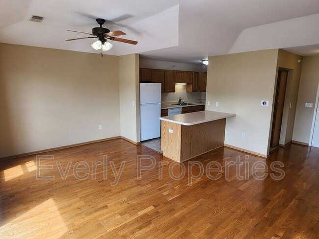 Building Photo - 6935 70th Ct