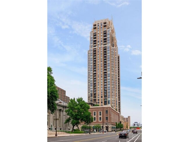Building Photo - 100 3rd Ave S