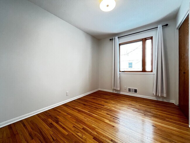 Building Photo - 3508 Flag Ave N