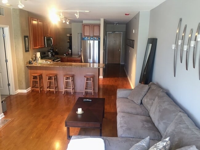 Building Photo - 1212 N Wells St