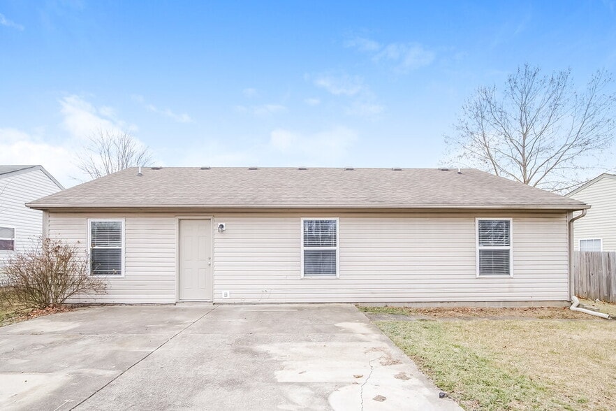 Building Photo - 6113 Longmeadow Dr