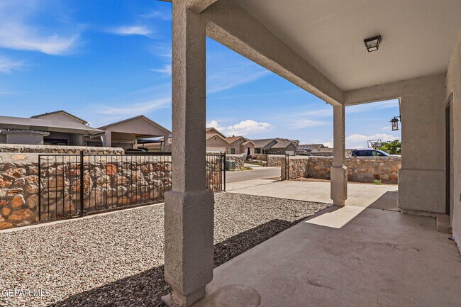 Building Photo - 14817 Tierra Isaiah Ave