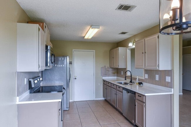 Building Photo - 3507 Christie Dr