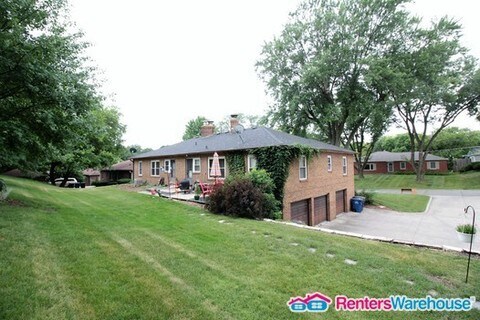 Building Photo - 417 44th St