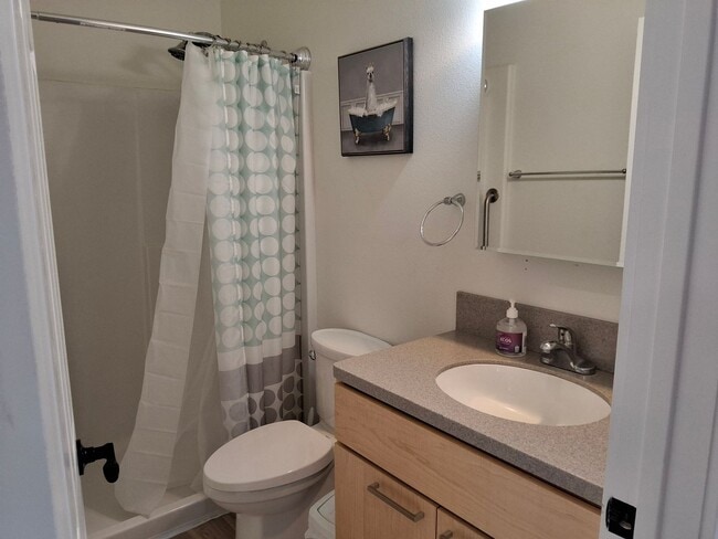 Building Photo - Move-in Ready Furnished Apartment