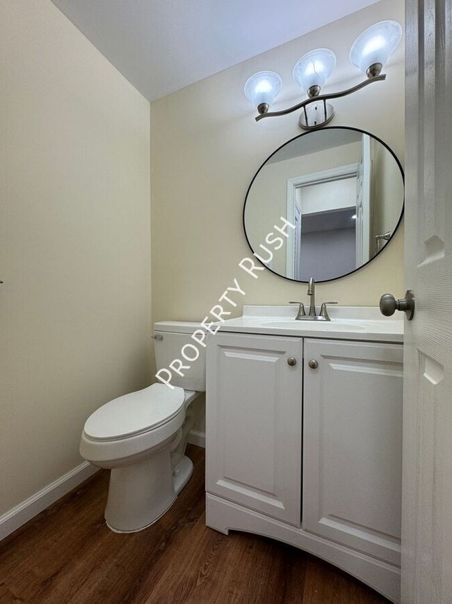 Building Photo - 1511 Rustic Dr