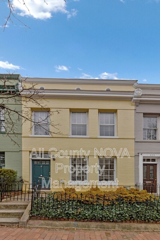 Building Photo - 123 E St SE