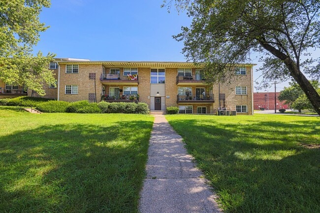 Building Photo - The Enclave at Mount Pleasant