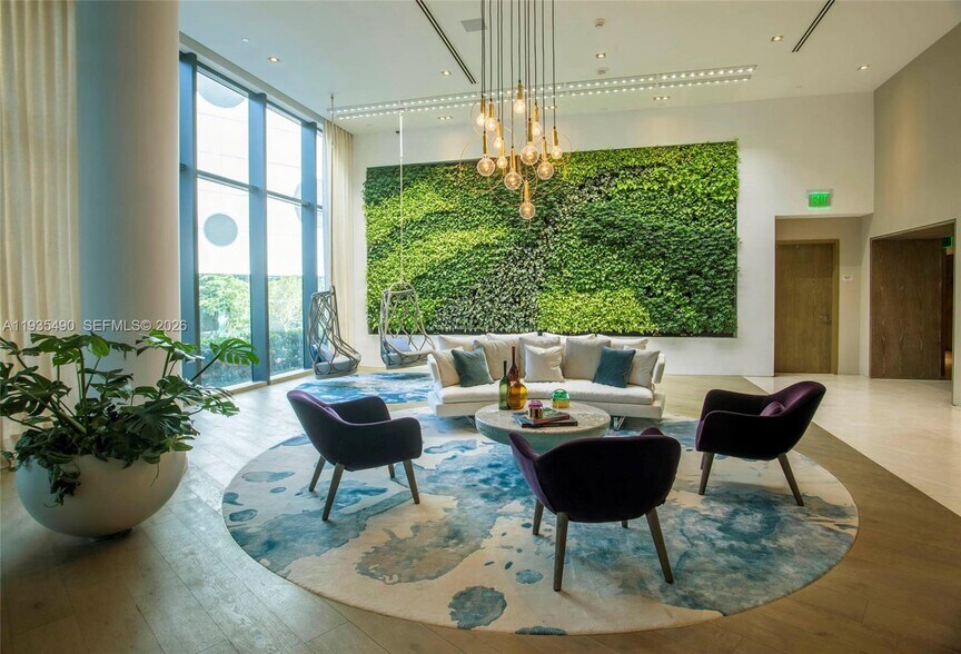 Building Photo - 650 NE 32nd St