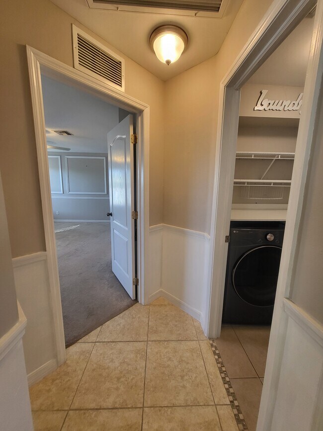 Building Photo - 1008 NW 12th Terrace