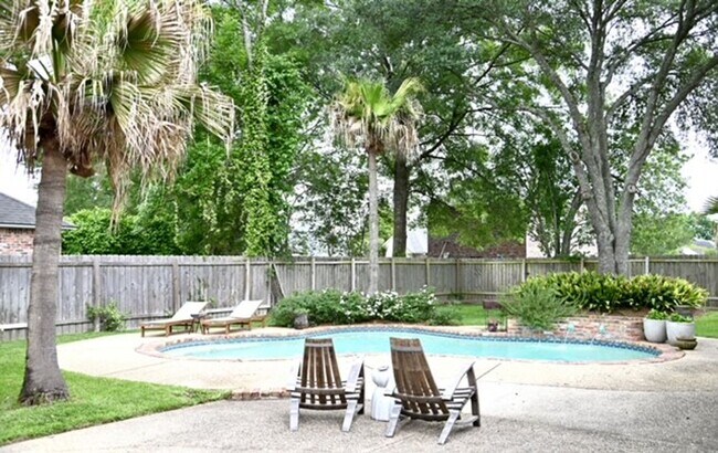 Building Photo - 17745 W Colony Way