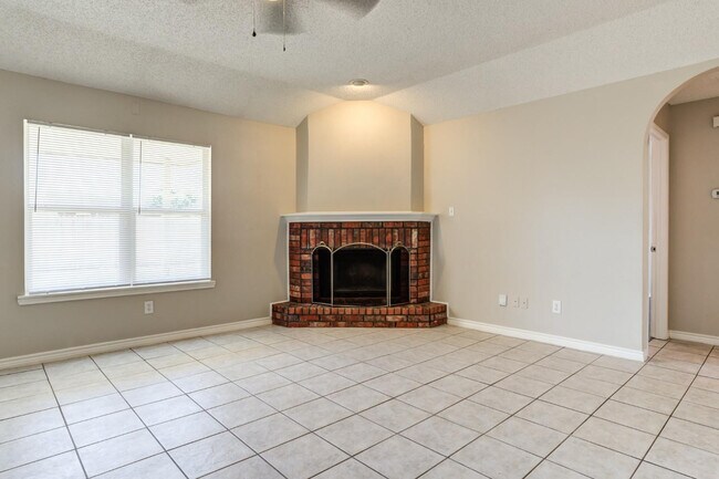 Building Photo - 6113 6th St