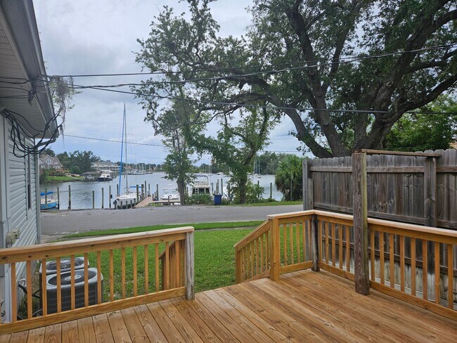 Building Photo - Cozy & Economical Unit in The Cove w/Water...