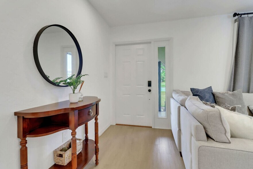 Building Photo - 1514 Forest Lakes Blvd