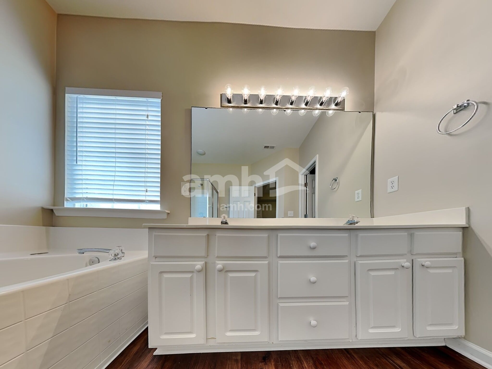 Building Photo - 635 Chadwyck Dr