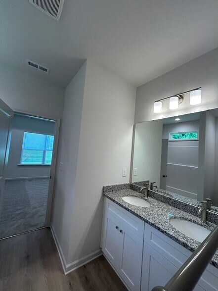 Building Photo - 737 N McFarland St