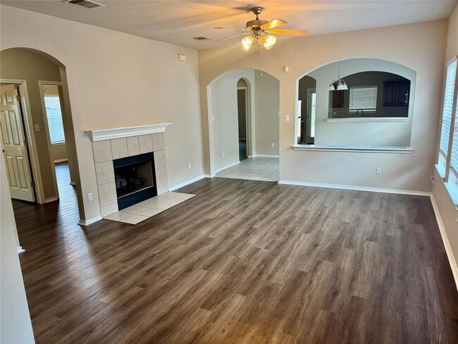 Building Photo - 2110 Charlotte Estates Dr