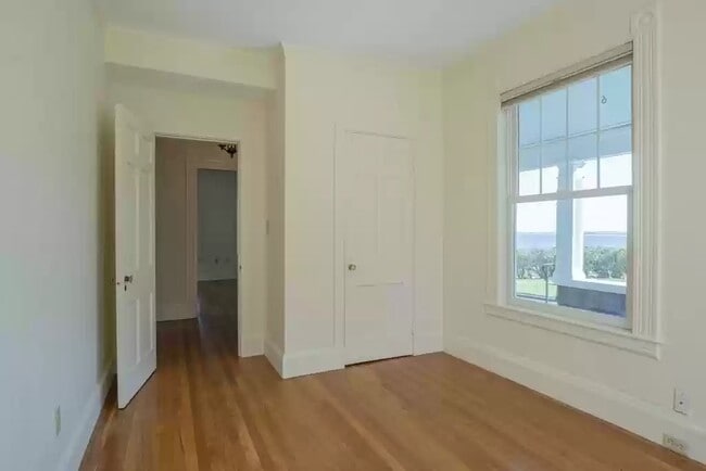 Hallway - 193 Lynn Shore Dr