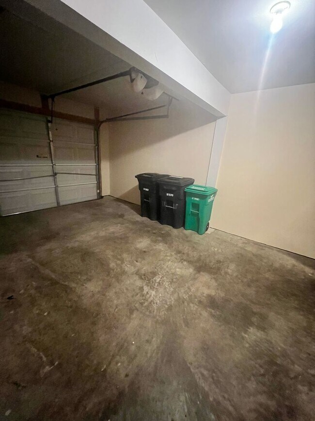 Building Photo - Updated 3 Bedroom Townhome in Upper Marlboro!