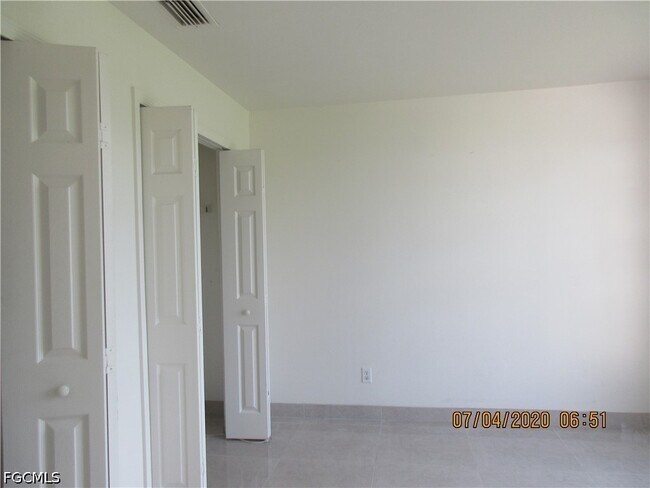 Building Photo - 918 NE 13th St