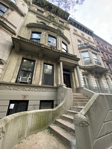 Building Photo - 169 W 76th St
