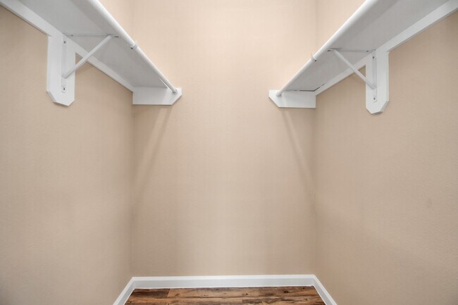 Building Photo - 2215 Bermuda Palms Dr