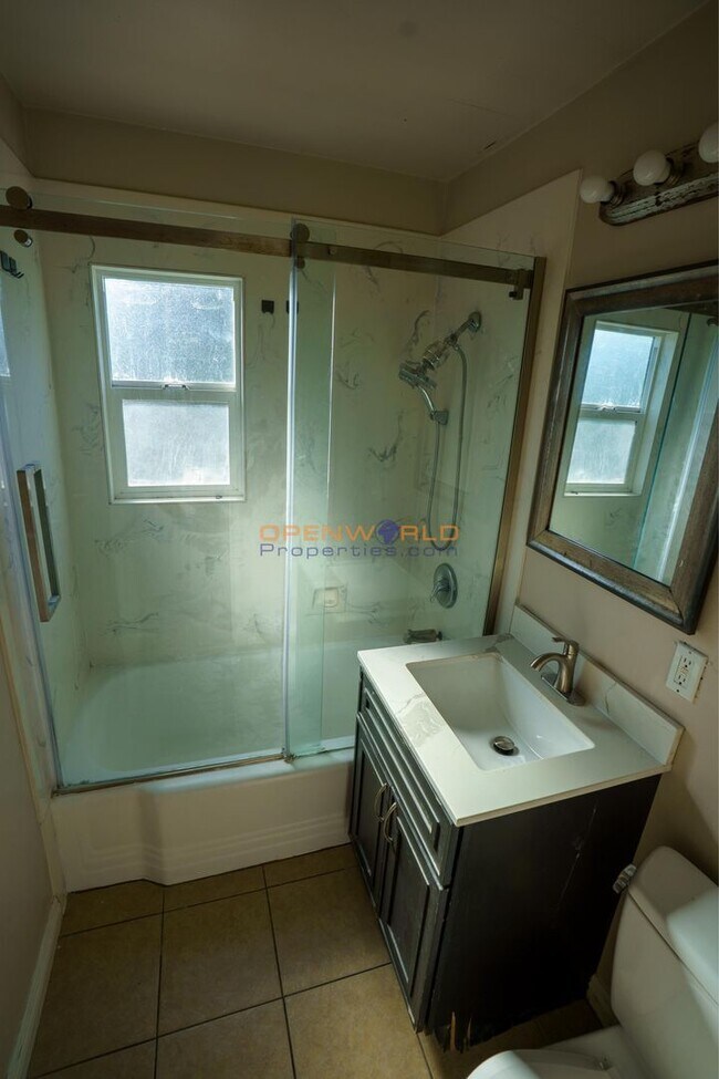 Building Photo - Newly Updated 2-Bedroom Apartment Unit in ...