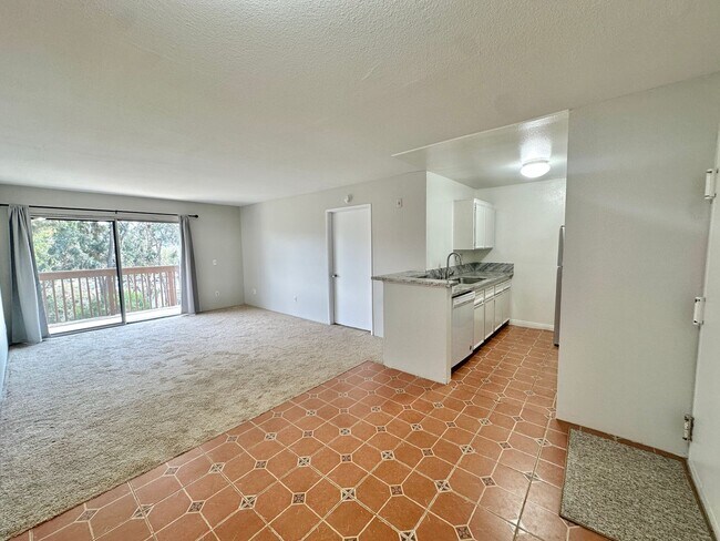 Building Photo - 2 Bedroom Condo in Mission Valley!