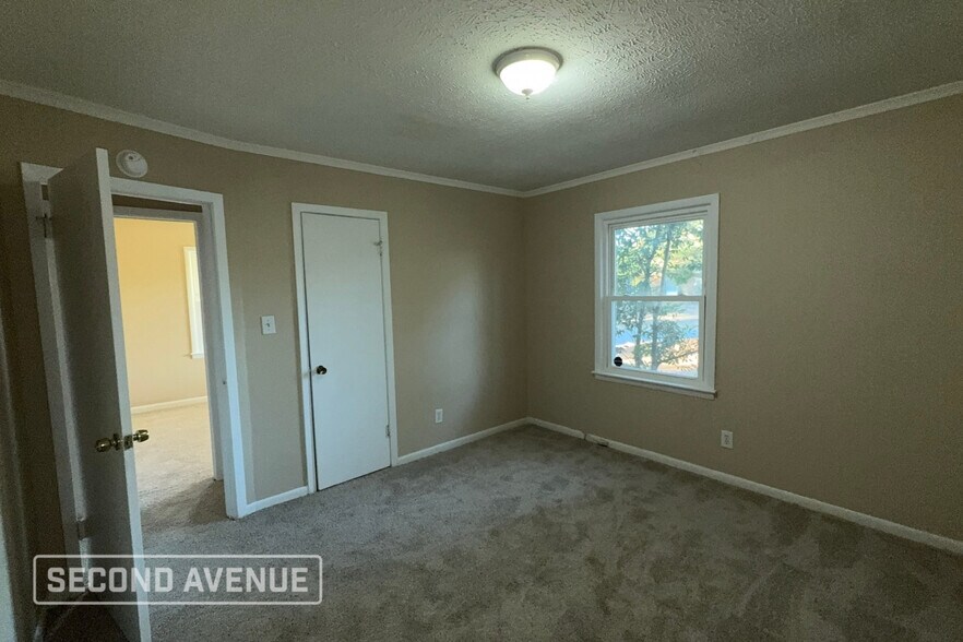 Building Photo - 2601 Downs Pl