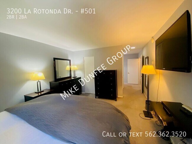 Building Photo - 3200 La Rotonda Dr
