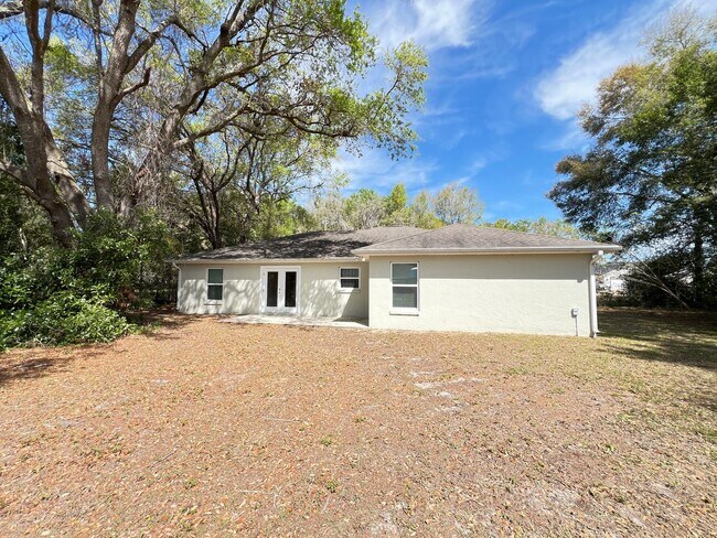 Building Photo - Available NOW! Immaculate 3 Bedroom, 2 Bat...