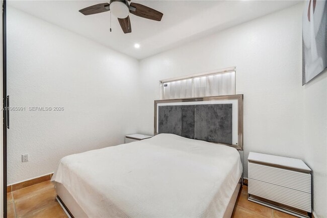 Building Photo - 1205 SE 7th Ct