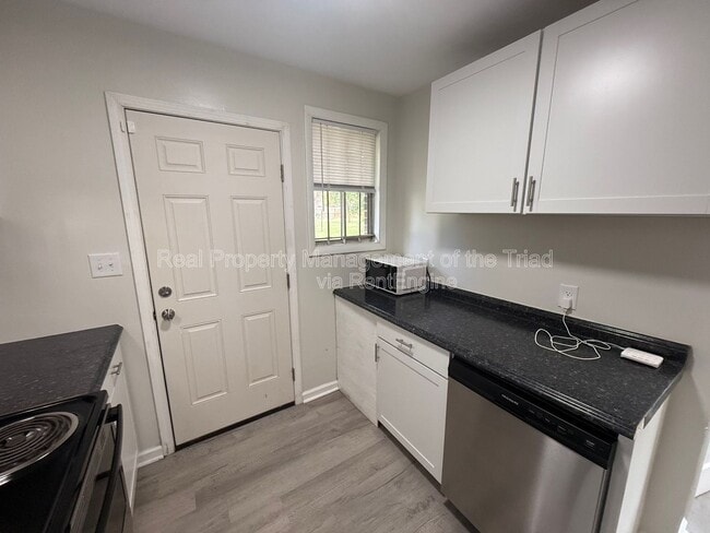 Building Photo - 1415 Comstock Ln