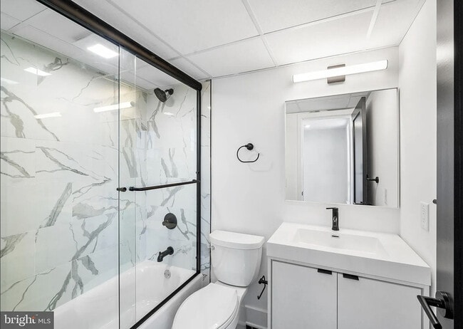 Building Photo - 1800 W Girard Ave