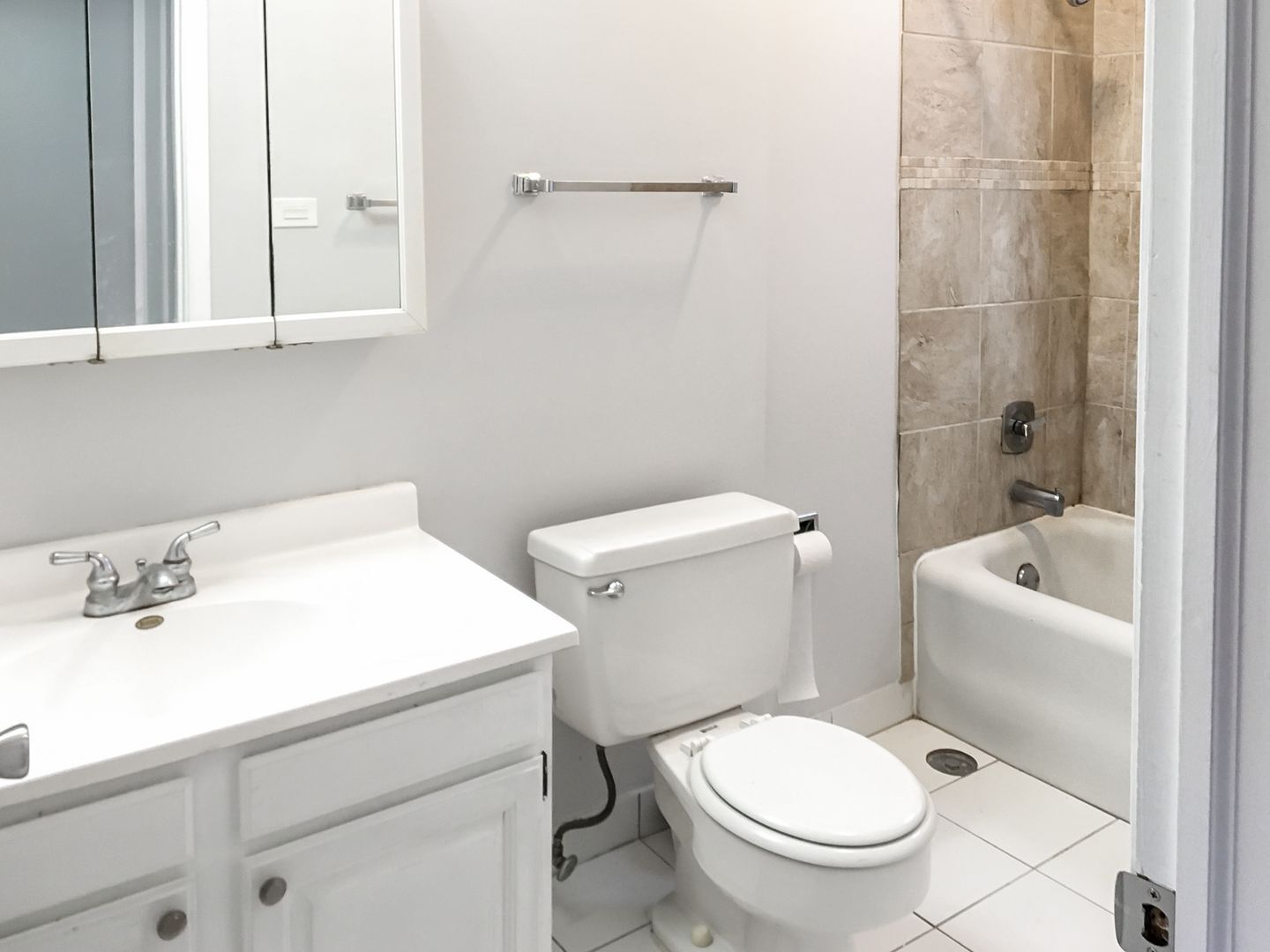 Building Photo - 3706 N Sheffield Ave