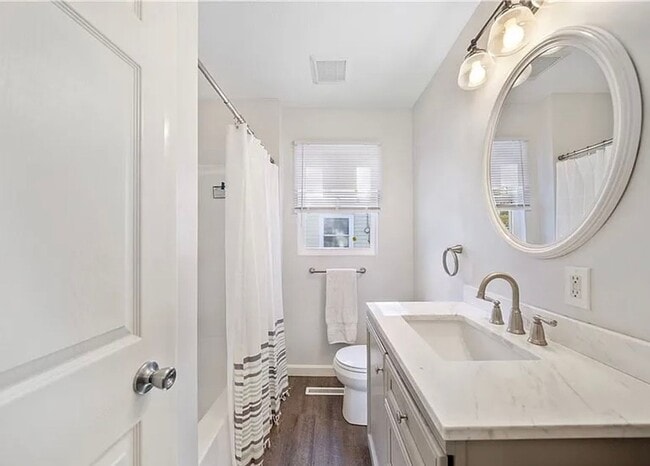 Building Photo - Charming Cape Cod - Move In Ready