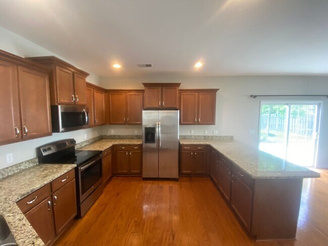 Building Photo - 4 Bedrooms 2.5 Baths in Richmond Hill, Available in 8/10/26!! Located in the sought-after Buckhea...