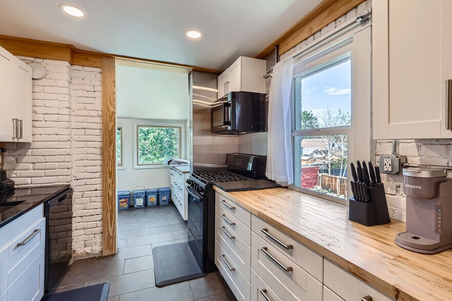 Building Photo - 2925 Curtis Street