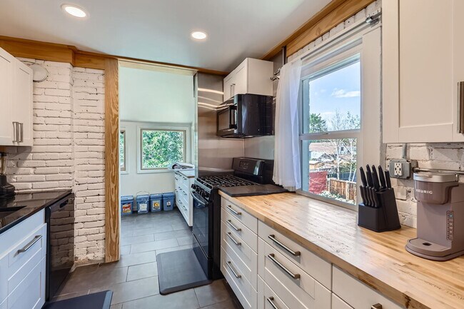 Building Photo - 2925 Curtis Street