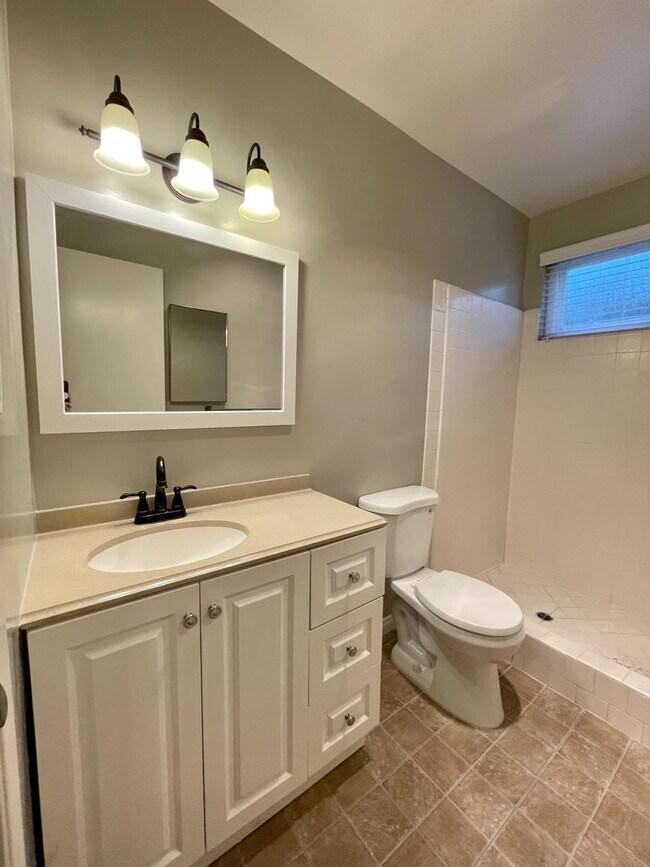 Building Photo - 2 Bedroom, 2 Bath Condo Blocks to the Beach, Pet Friendly, Sunset Views, Parking!