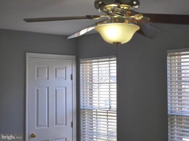 Building Photo - 300 Cinnabar Ln