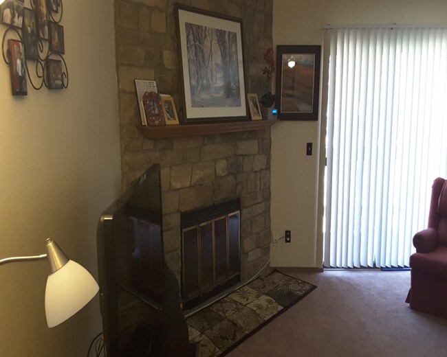 Building Photo - Charming 2BR/2BA Condo Near Lowry - AVAIL ...