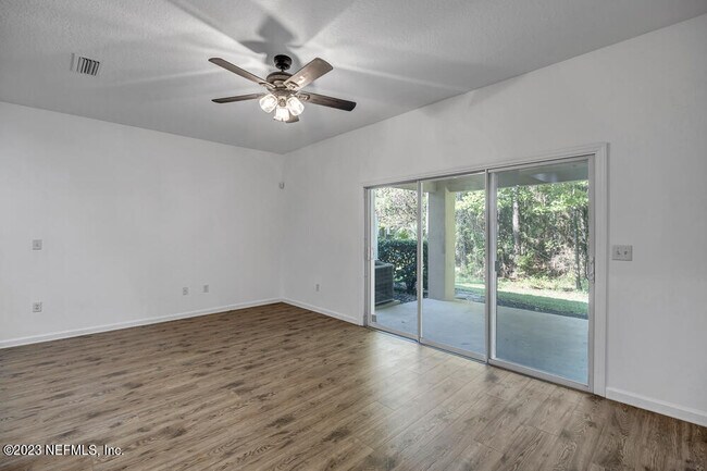 Building Photo - 5915 Pavilion Dr