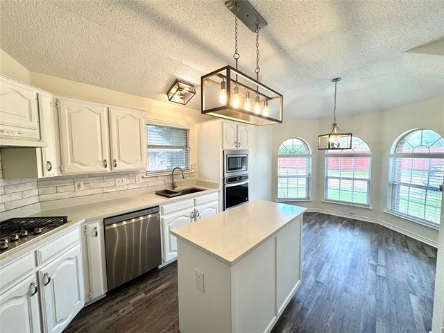 Building Photo - 1008 Hopkins Dr