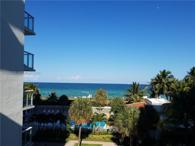 Building Photo - 2457 Collins Ave