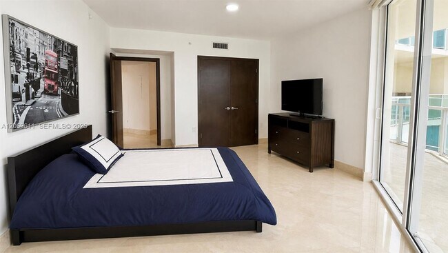 Building Photo - 150 Sunny Isles Blvd